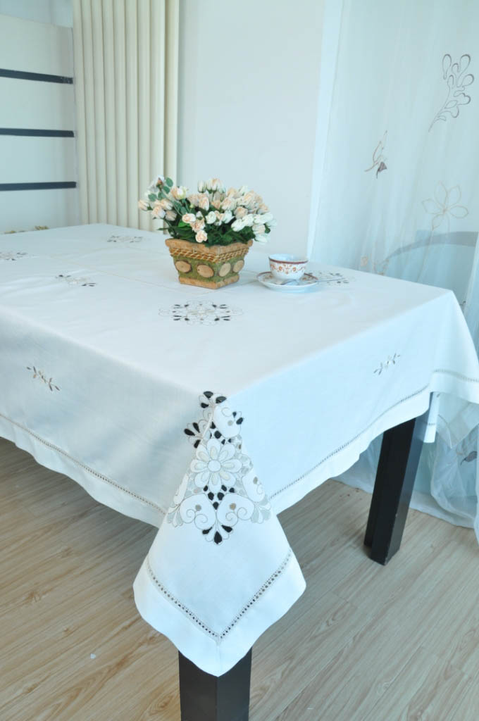 

Скатерти и салфетки Valtery