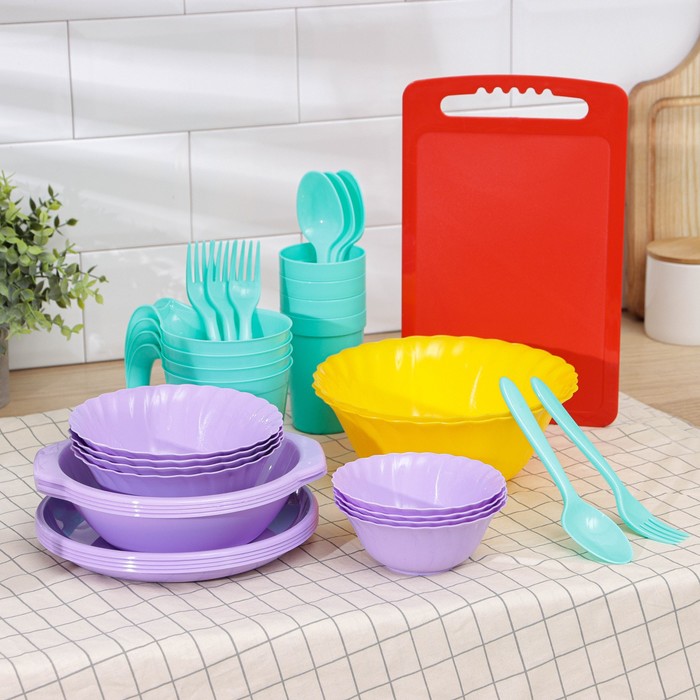 Набор посуды Весёлая компания (36 предметов) Альт-Пласт