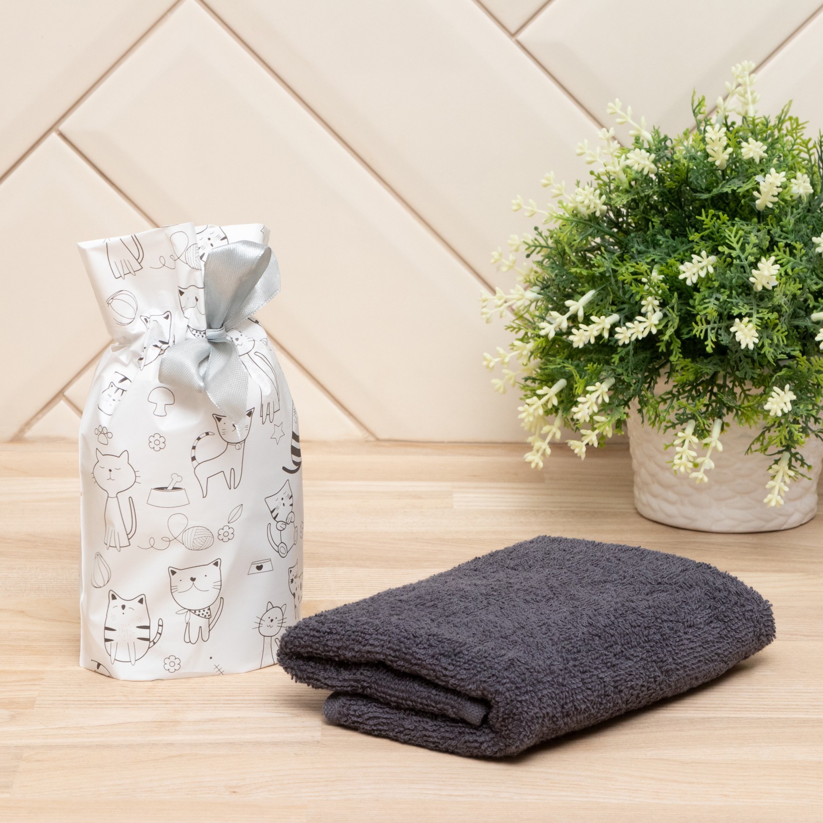 Детское полотенце Котики цвет: серый (30х60 см), размер 30х60 см