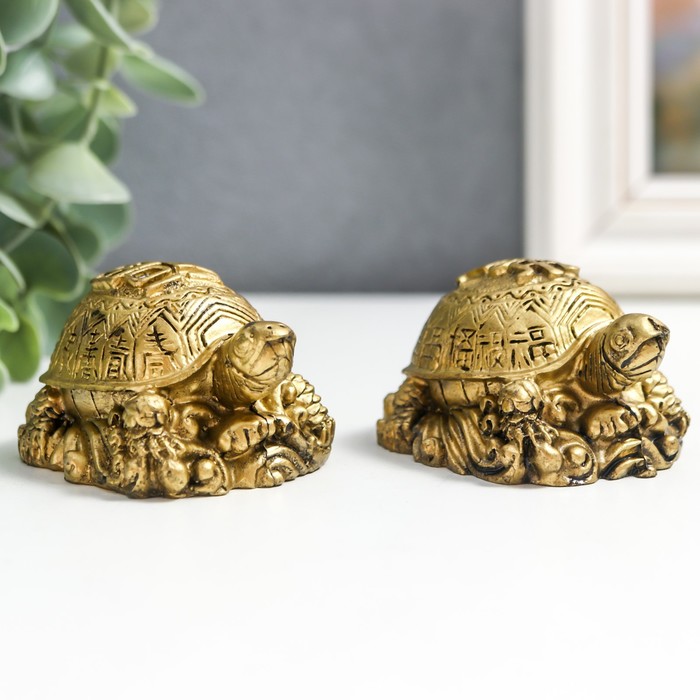 Фигурка Две черепахи с символами на панцирях (6х5х4 см - 2 шт), размер 6х5х4 см - 2 шт