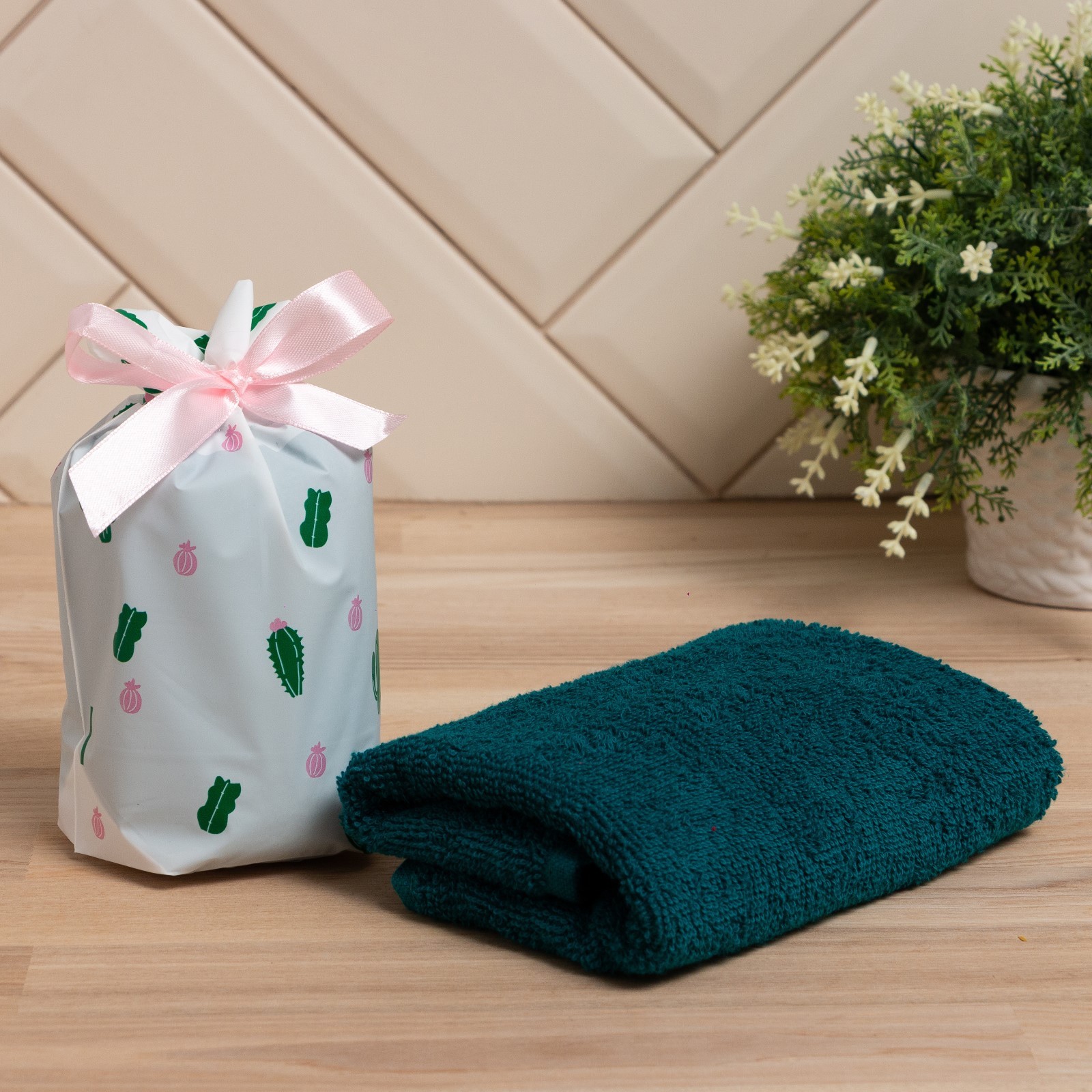Детское полотенце Кактусы цвет: темно-бирюзовый (30х60 см), размер 30х60 см