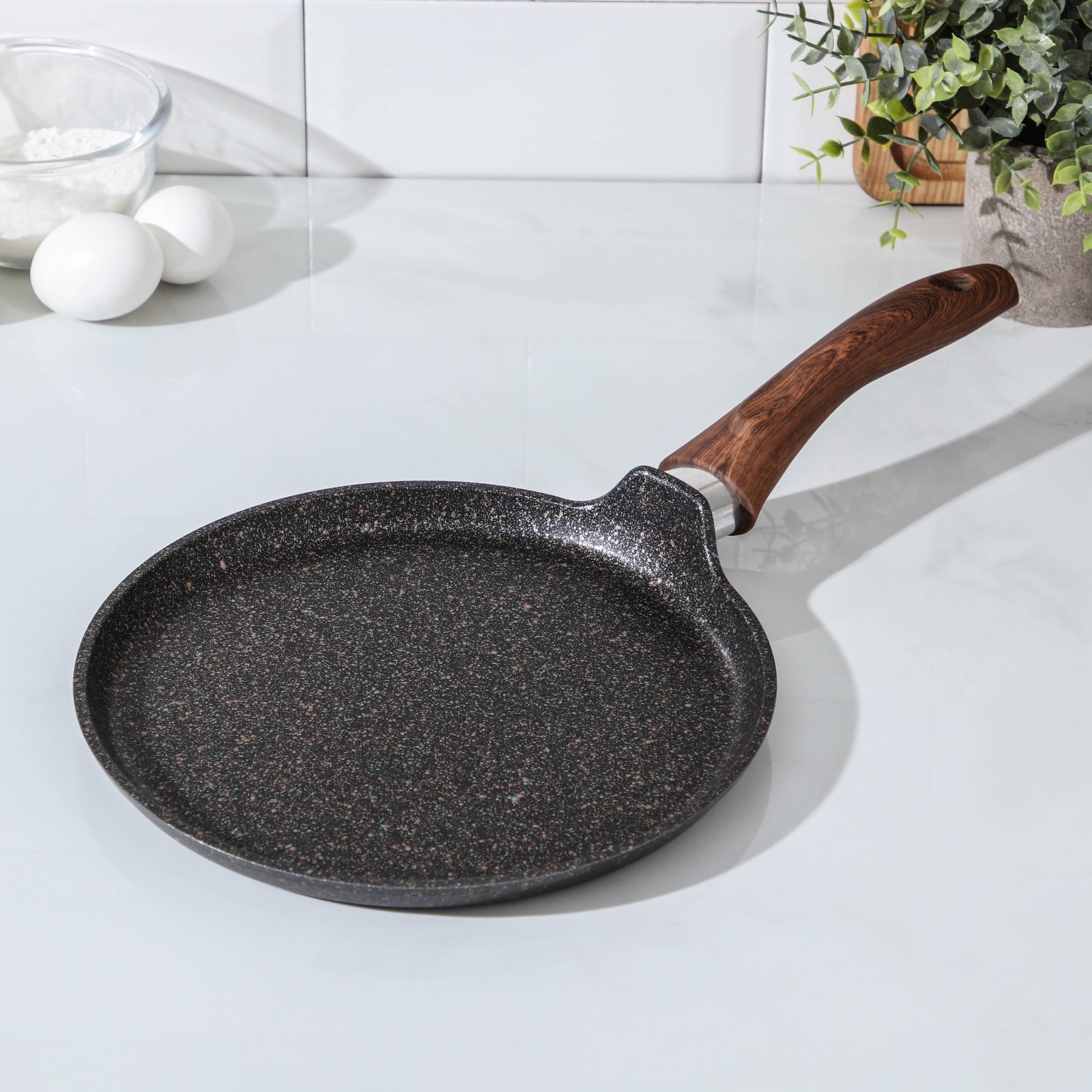 Сковорода блинная Trendy style цвет: черный (44х25х7 см) Kukmara
