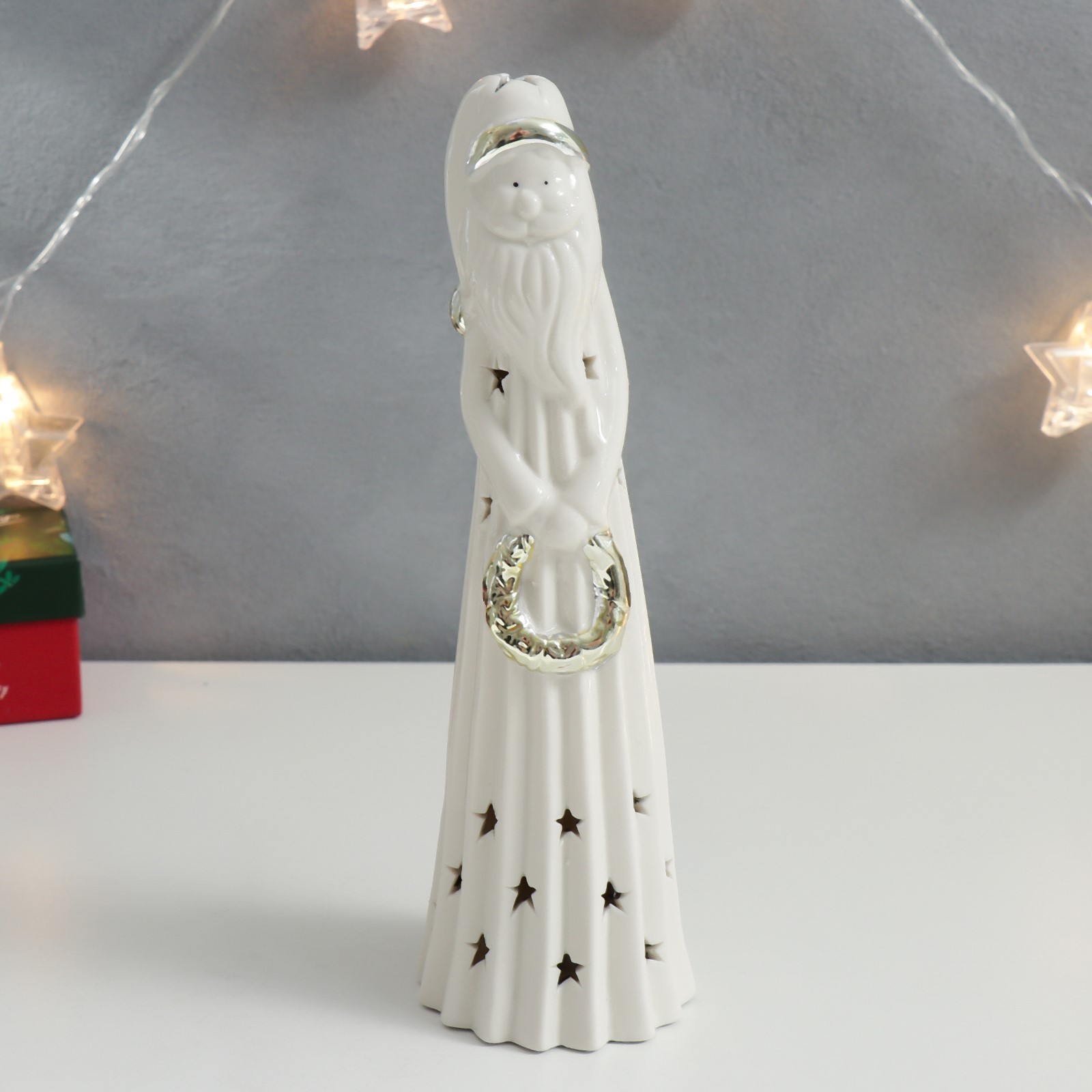 Сувенир Дедушка Мороз с веночком (8х8х26 см)