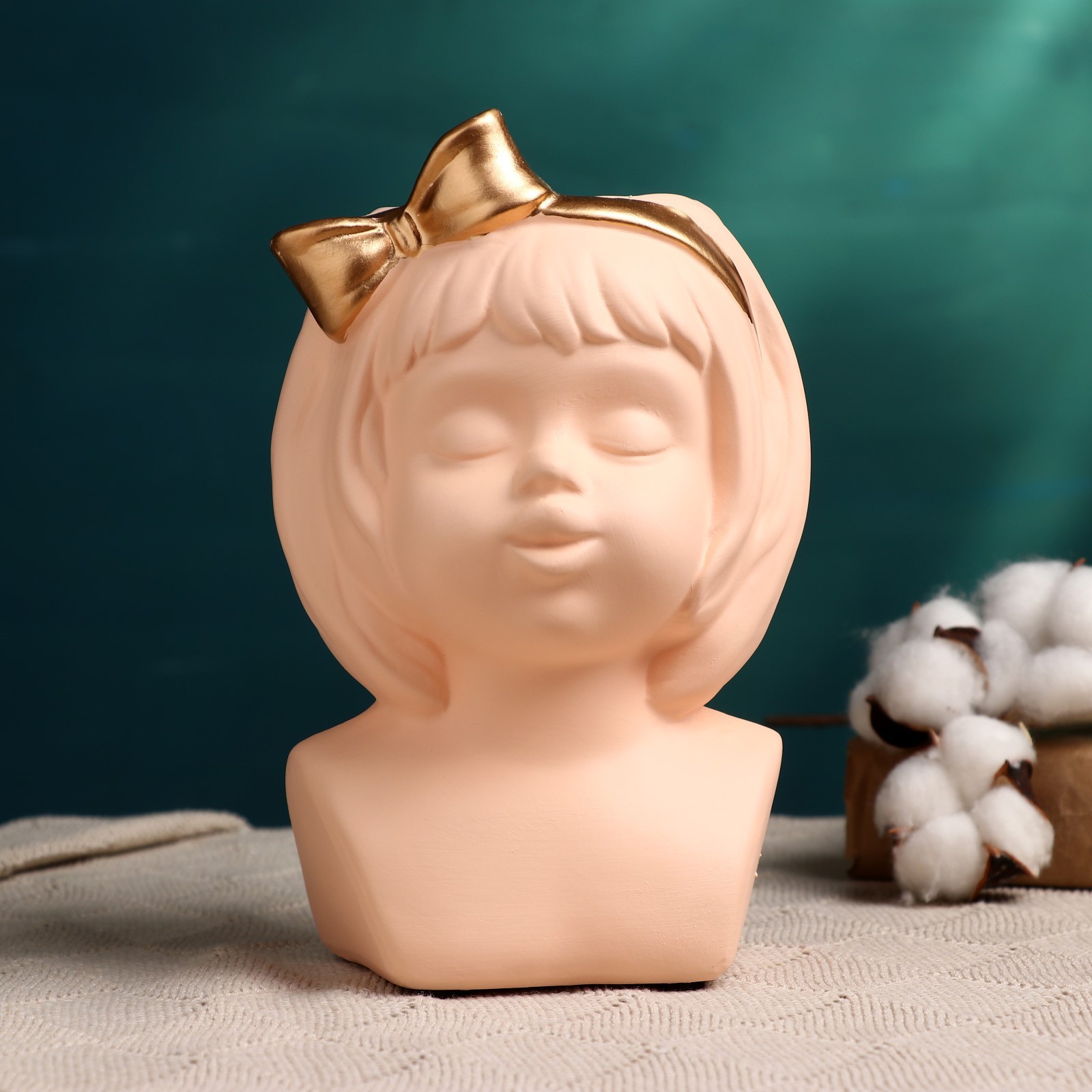 Кашпо Девочка с ободком (1400 мл)