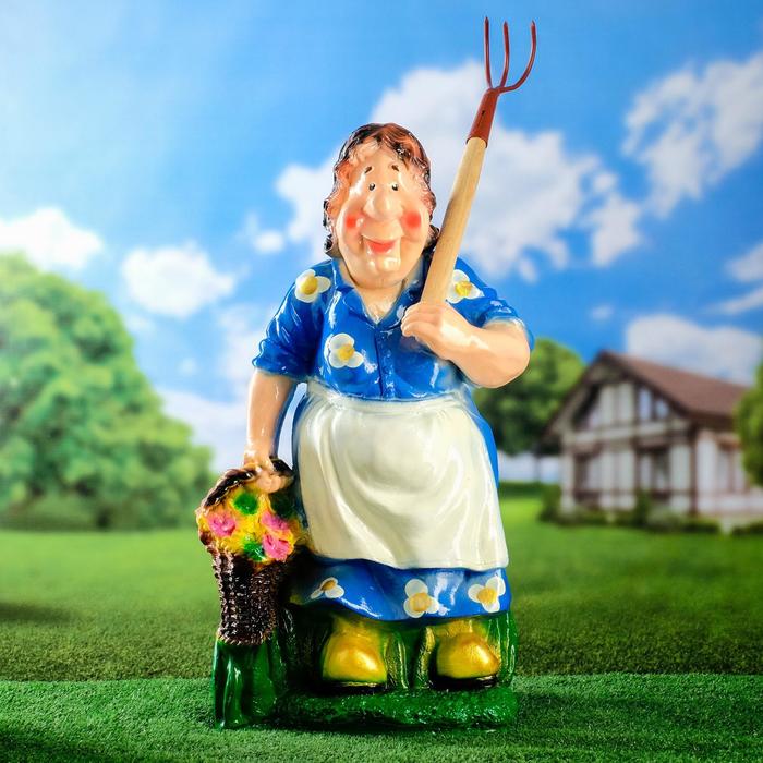 Садовая фигура Дачница (25х37х67 см)