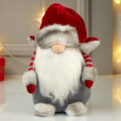 Кукла интерьерная Дедушка Мороз в серой шубе и красном колпаке-шапке в ассортименте (55х15х16 см)
