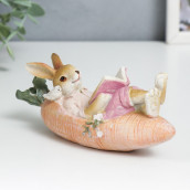 Сувенир Кролик читают книгу в морковке лодке, с птичкой (15х5х6 см)