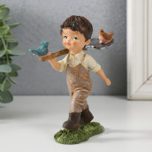 Сувенир Мальчишка с птичками на лопате (10х5х13 см)