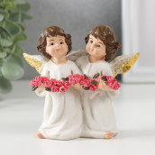 Сувенир Два ангела в платье с гирляндой из роз (4х10х9 см)