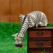Сувенир Подглядывающая зебра (24х7х17 см)