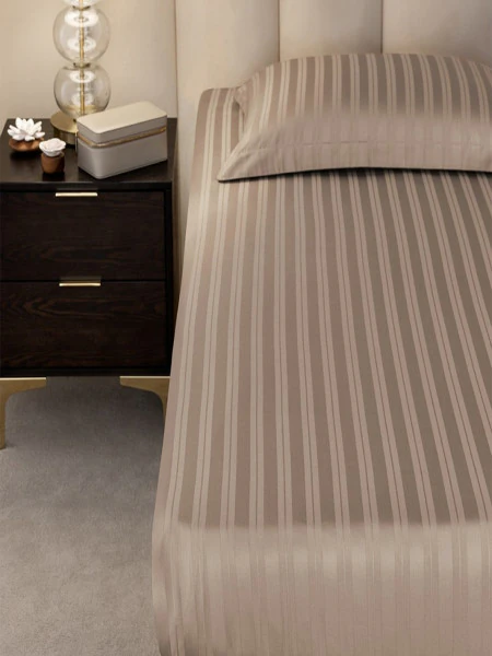 Простыня на резинке Саккард