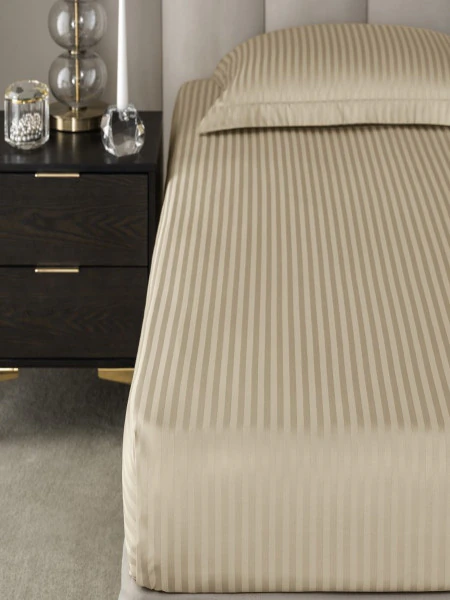 Простыня на резинке Ларье