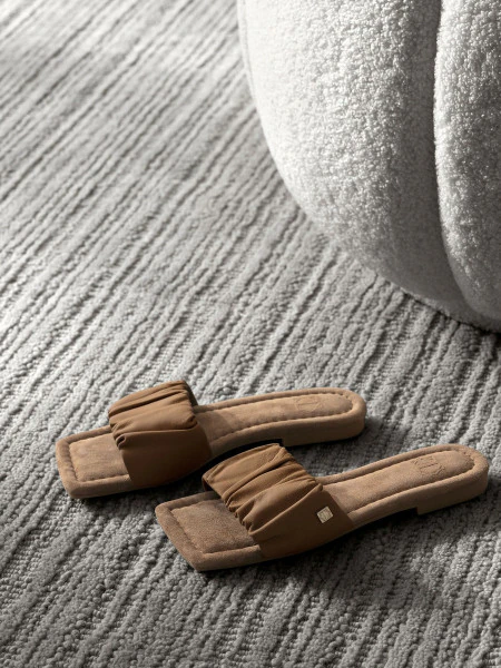 Кожаные тапочки Амита