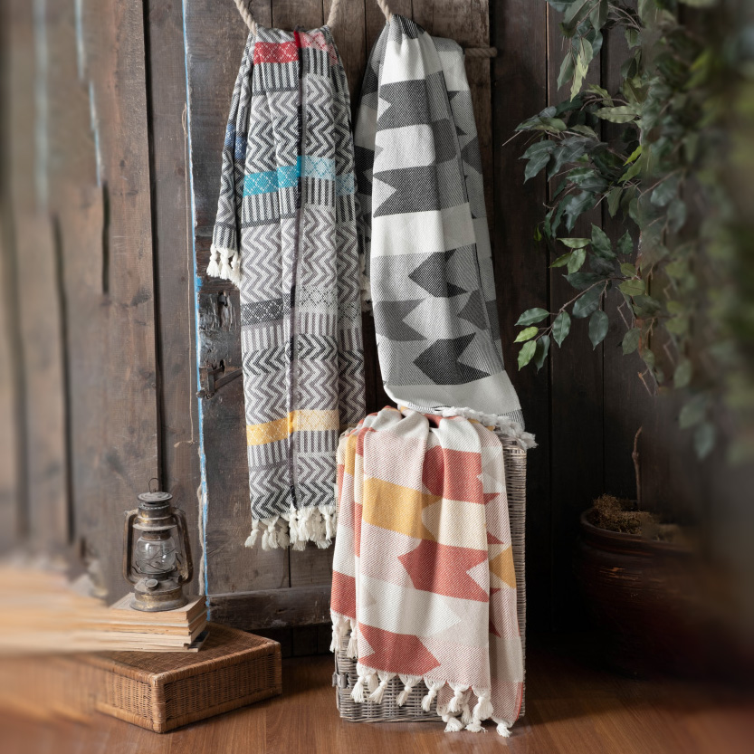 Пледы и покрывала SAREV