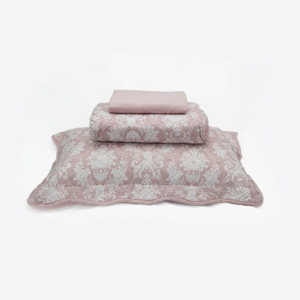 Постельное белье с одеялом-покрывалом Dina цвет: розовый, серый (1.5 сп), размер 50х70 (1 шт) sofi946537 Постельное белье с одеялом-покрывалом Dina цвет: розовый, серый (1.5 сп) - фото 1